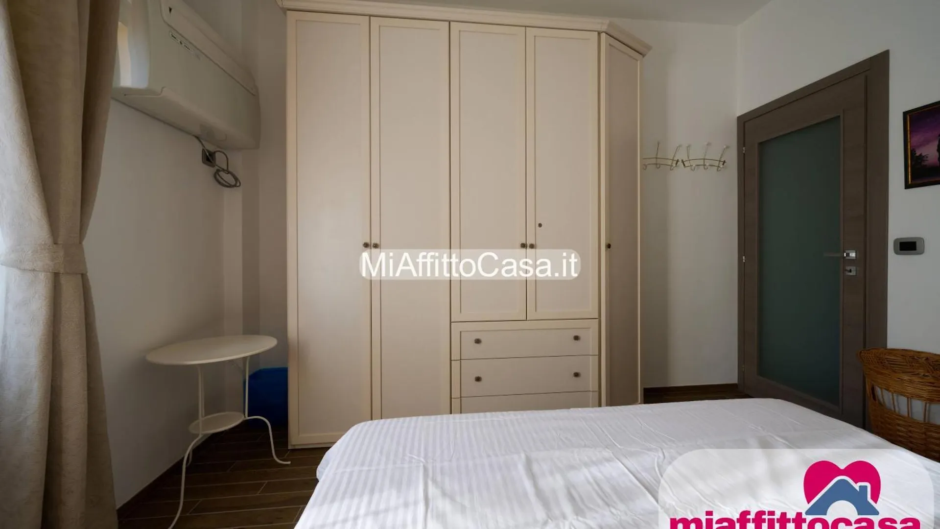 Wissam'S Red Kitchen Apartment Milaan